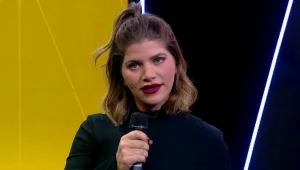 הקרדשיאן הישראלית עושה סטנד אפ