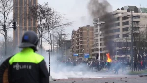 אנרכיה, ביזה והשחתת סמלי שלטון: מהומות באירופה בחסות הקורונה