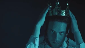 בין בני ברק לת"א: מלך זילברשלג במסע בעקבות ההפרות והאלימות