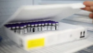 פייסבוק חסמה קבוצה שקוראת לא להתחסן - מנהלת הקבוצה זועמת