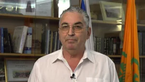 עיריית רעננה לעובדים: מי שלא יתחסן - ייאלץ ללבוש חליפת מגן