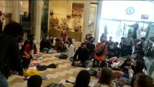 תלמידי כיתות ז'-י' הגיעו מצוידים בספרים ומחברות - לקניון