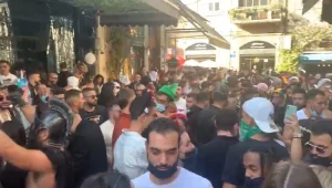 בניגוד להנחיות: המונים במסיבת רחוב בשוק הפשפשים בת"א • תיעוד