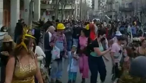 תיעוד: מאות משתתפים בחגיגות פורים המוניות ברחובות ירושלים