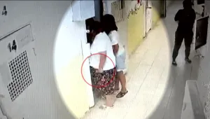 האישה שרצחה את שכנתה בהיריון - דקרה אסירה בכלא