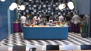 הגברים חוגגים לדיירות הבית את יום האישה