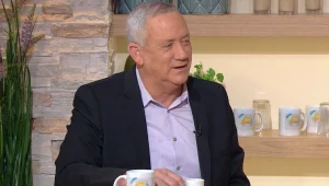"אין לי בעיה להיות באופוזיציה, זה לא מתחת לכבודי": בני גנץ מדבר בפתיחות עם אברי וטלי