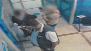 המאבטח בבנק סייע לקשישים למשוך כסף וגנב מהם עשרות אלפי שקלים