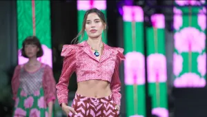 תצוגת האופנה של לארה רוסנובסקי | Lara Rosnovsky