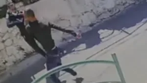 רודף אחרי שוטר - ומנסה לדקור: תיעוד התקרית הקטלנית בחיפה