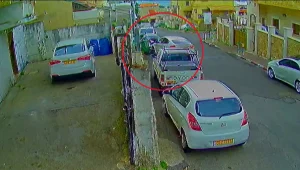 לאור יום: אדם נדרס ואז הוכה באכזריות באמצע הרחוב