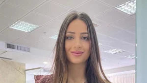 אן רות אסתטיקה: בת הטייקונים שמצליחה להעמיד את הסלבס בתור