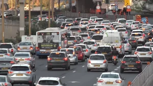 למה יש פקקי ענק בכבישים - ואיך נחלצים מהם?