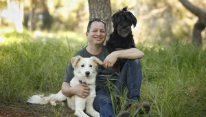 מכשכשים עם כלבים – מסע חלומי של הילדים עם ההולכים על ארבע