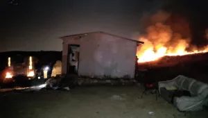 פיגוע בבנימין: מחבלים זרקו בקבוקי תבערה לבית, 2 נפגעו קל