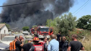 בשל ניסיון להניע משאית עם כבלים: שריפת ענק פרצה במושב זיתן