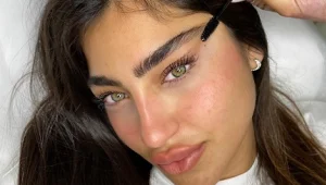 היופי מתחיל מלמעלה: גל ברוכיאן - אמנית גבות