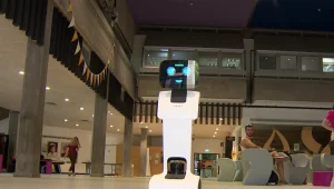 הכירו את הרובוט טימי: "נא לעטות מסכה"