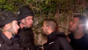 אזור מלחמה: עימותים אלימים בין יהודים לערבים בי-ם • תיעוד