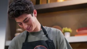 הערב במשחקי השף | "ההורים רוצים שאהיה מנתח פלסטי": האם כרמל בן ה-17 יעבור את האודישן?