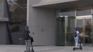 "חוסך זמן, פקקים - וכאבי ראש": האנשים שבחרו בכלי דו גלגלי