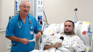 שלום ולא להתראות: חולה הקורונה האחרון משתחרר מביה''ח וולפסון וסוגר את המחלקה