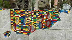 איש הלגו: הצעיר שסותם את החורים בבניין שנפגע מרקטה באבני לגו