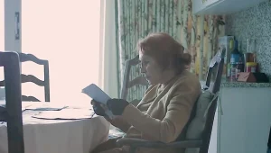 המיליונרית בת ה-94 גילתה שנכדיה גנבו ממנה - ויצאה לנקום בהם