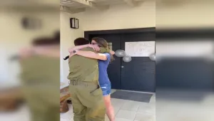 לאחר סבב הלחימה בעזה: המפגש המרגש בין החיילים לבני משפחתם
