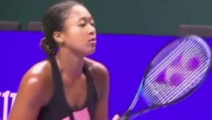 בגלל התקפי חרדה: אלופת הטניס נאומי אוסקה פרשה מהרולאן גארוס