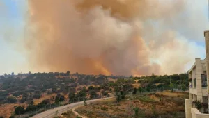 שריפה גדולה פרצה סמוך לצור הדסה; 400 משפחות פונו