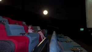 קולנוע חמישה כוכבים: במקום כיסא - מיטה זוגית