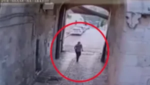 מחזיק חפץ ונמלט מהשוטרים: תיעוד רגעיו האחרונים של איאד אלחלק