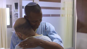 המפגש המרגש בין הקצין הקרבי במיל' והחולה שקיבל ממנו כליה