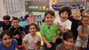 אחרי שנת המגפה - הוסרה חובת עטיית מסכות בחללים סגורים