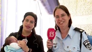 לידה באמצע הכביש: קצינת המשטרה הפכה למיילדת