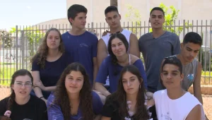 תאומים ומסיימים: 5 זוגות משכבה אחת מסכמים שנה