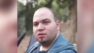 הורים לבן אוטיסט מקבלים הודעות משכניהם: "תעיפו אותו להוסטל"