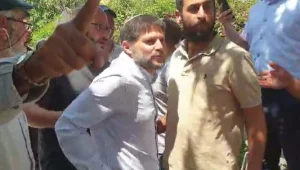 "חתיכת זבל, צא": סמוטריץ' ביקר בשייח' ג'ראח - והותקף • תיעוד