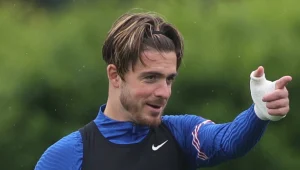 אח שמת בילדותו ואחות עם שיתוק מוחין | סיפורו המטלטל של הכוכב העולה של נבחרת אנגליה