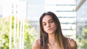 אחרי התפקיד ב"נורמלי", שירז לנציאנו משחררת שיר לרדיו ומגלה: "עוד לא קיימתי יחסים עם גבר"