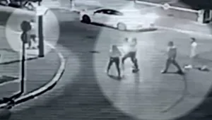 תיעוד קשה: הגן על צעירה שהותקפה וכמעט שילם בחייו