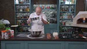 מיוחד לשבת – חלת פרמז'ן ובזילוקום של ארז קומרובסקי