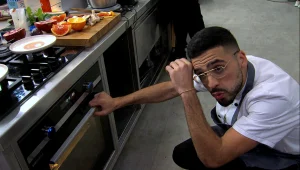 "אני לא מבין בדברים האלה של העשירים": יוסי לא מצליח להפעיל את המיקסר