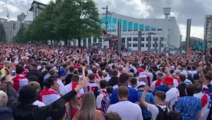 לקראת רגע האמת של אנגליה, לונדון בטירוף: שליחנו עם האוהדים