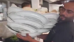 אלוף הצלחות: המלצר של "הזקן והים" ששבר את טיקטוק