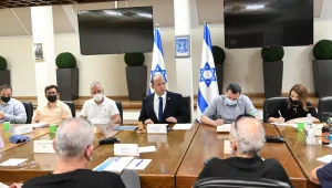 בנט בדיון בקריה: "החיסון פחות יעיל משמעותית מול זן הדלתא"