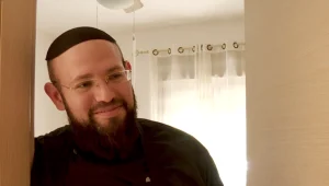 חיים כפולים: בבוקר רב ומורה בישיבה - בערב שף באירועי בוטיק