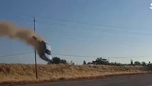 תיעוד מהסרטים: רכב סטה מהמסלול והתעופף עשרות מטרים באוויר