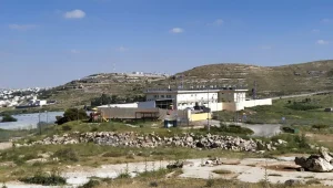 אחרי החלטת בג"ץ: החל פינוי משפחות ממאחז בהר חברון
